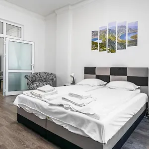 live-like-royaltymodern-aristocraticflat-apartment.sofiahotelsbg.com/
