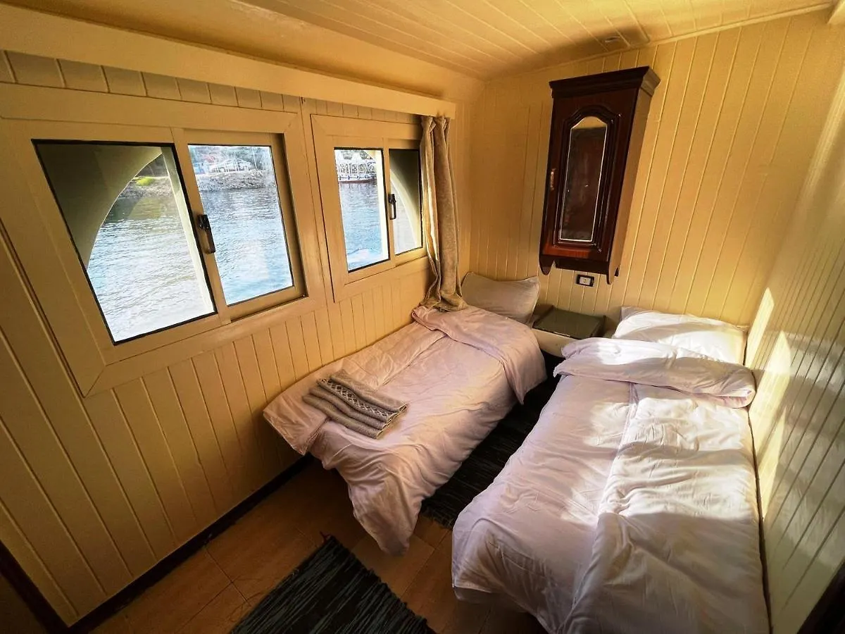 Floating Hotel- Happy Nile Boat Luxor Botel